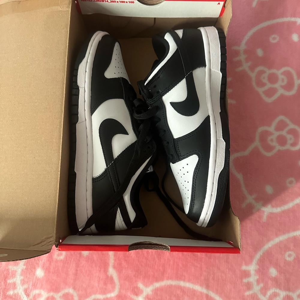 Nike Women's Black and White Sneaker dunks (pandas)
